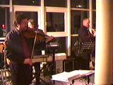 Wir sind ein Team von beruflichen Musikern, deswegen k&ouml;nnen wir uns in den verschiedenen Besetzungsm&ouml;glichkeiten pr&auml;sentieren. Mit unserem umfangreichen Repertoire sind wir in der Lage die spezifischen W&uuml;nsche des Veranstaltens zu erf&uuml;hlen.